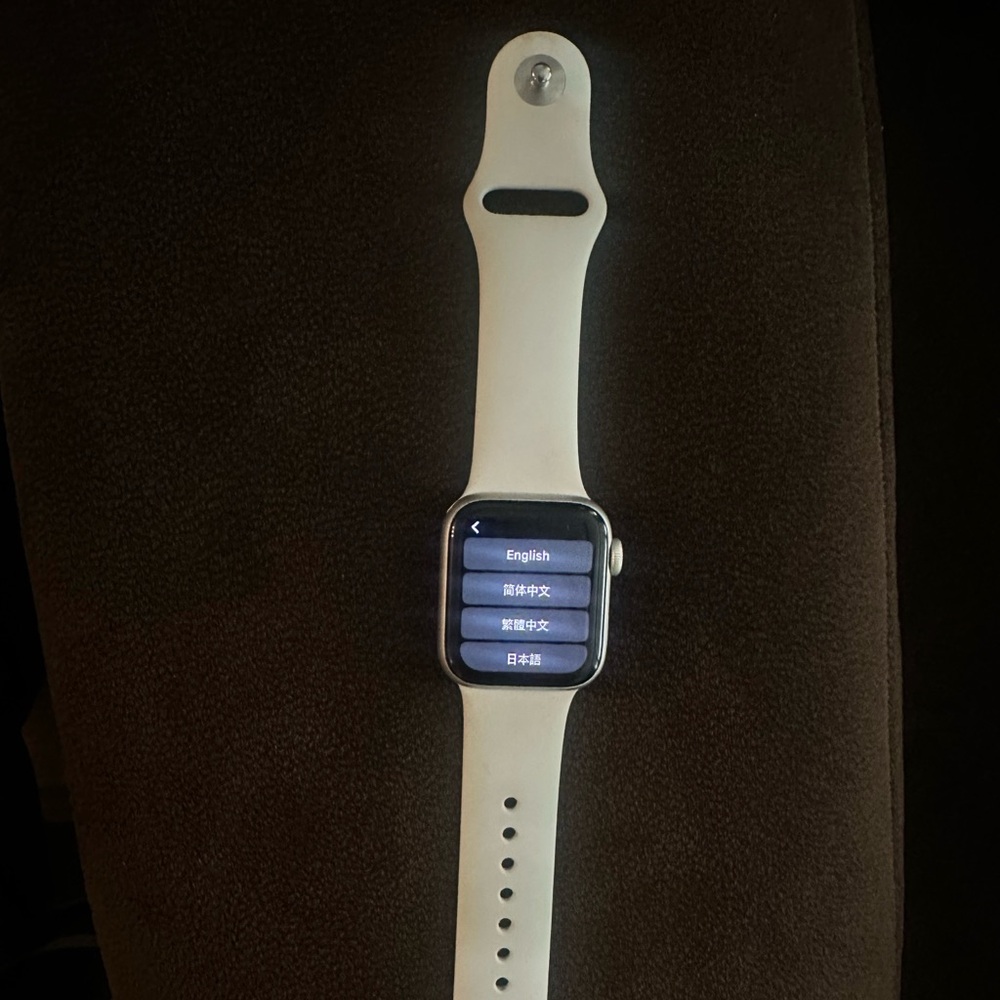 Apple Watch Series 6 (40mm) - Silver Aluminum Case with White Sport Band
